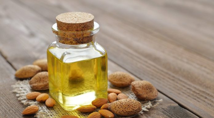 Vaji i bajames zgjidhja më e mirë për eliminimin e strijave