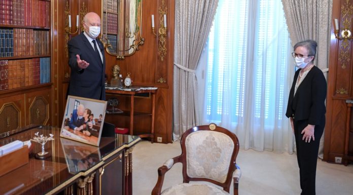 Për herë të parë në botën arabe, një grua emërohet kryeministre