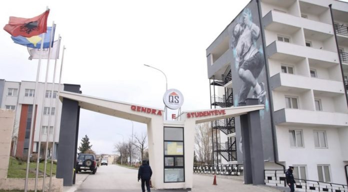 Për t’u regjistruar në konvikt, studentët duhet të paraqesin certifikatën e vaksinimit apo testin për COVID-19