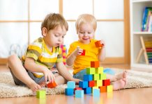 5 shenjat që tregojnë se fëmija juaj ka nevojë të luajë më shumë