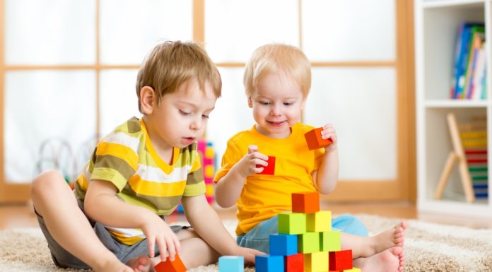 5 shenjat që tregojnë se fëmija juaj ka nevojë të luajë më shumë