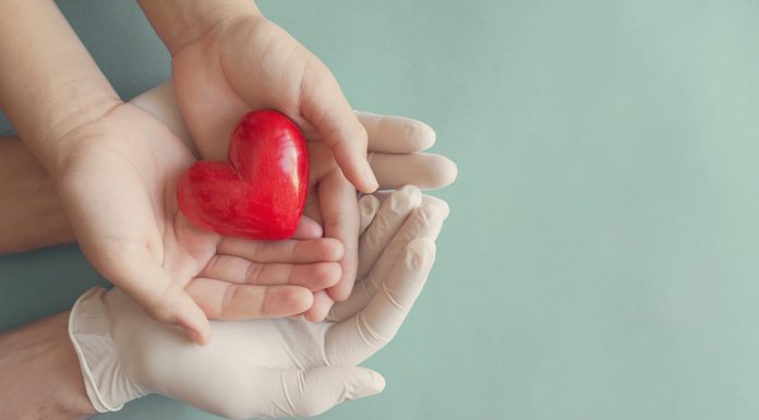 Si t’i ndihmojmë fëmijët të përballojnë lajmin e diagnozës së kancerit