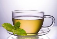 A është e shëndetshme të pini çaj jeshil para gjumit?