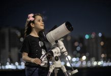 Njihuni me astronomen me të re në botë, ka identifikuar 18 shkëmbinj hapësinorë