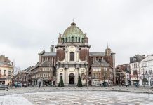 Qyteti “më i shëmtuar” në botë kthehet në një destinacion turistik