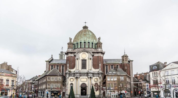 Qyteti “më i shëmtuar” në botë kthehet në një destinacion turistik