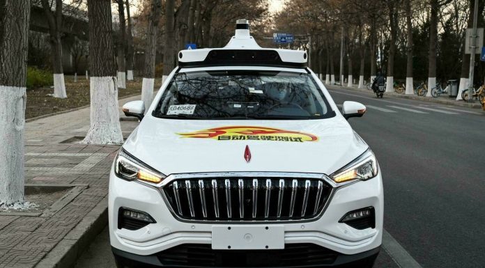 ‘Robotaksi’ i parë hyn në shërbim në Pekin