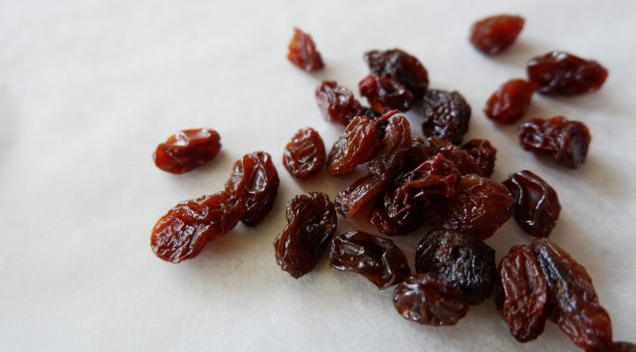 Disa përfitime shëndetësore nga konsumimi i rrushit të thatë