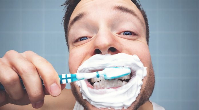 Sa gjatë duhet t’i pastroni dhëmbët?