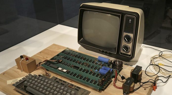 Shitet në ankand kompjuteri i parë Apple