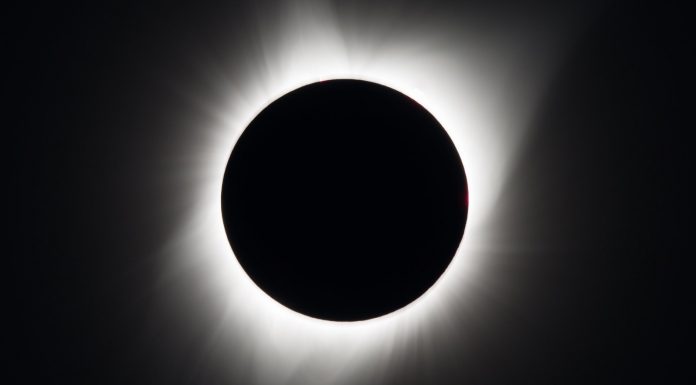 Sot eklipsi i plotë diellor