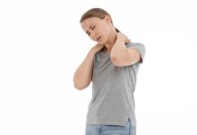 Tri ushtrime të thjeshta për të trajtuar ngurtësimin në qafë, shpatulla dhe shpinë